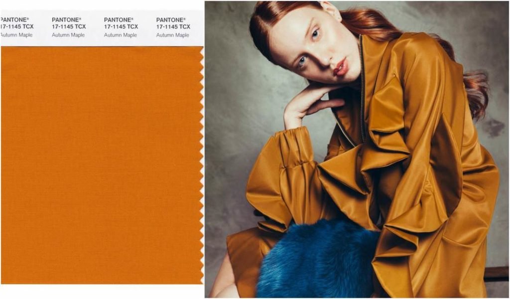 Modelo con chaqueta color autumn maple de Beatríz Peñalver