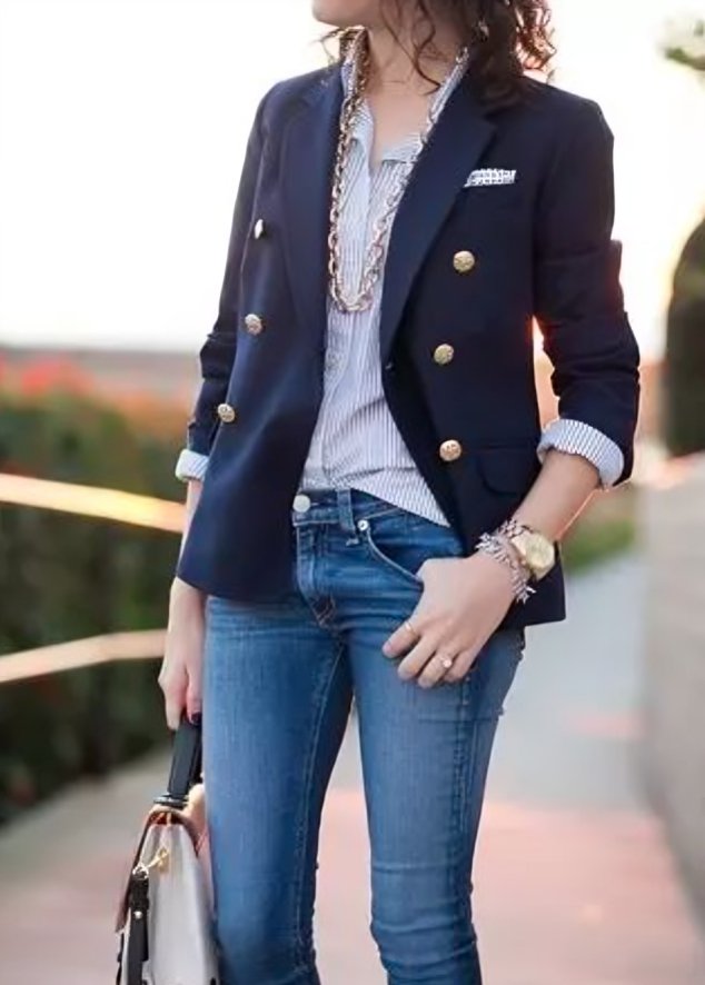 Blazer marino y vaqueros