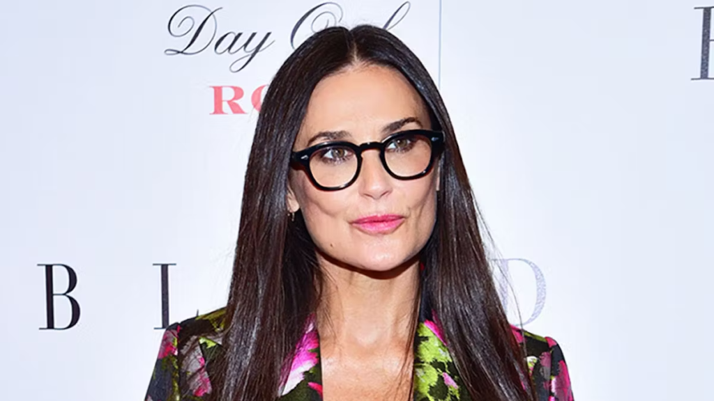 Mujer con gafas de cara cuadrada